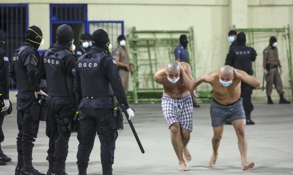 Απίστευτες εικόνες από τις φυλακές του Ελ Σαλβαδόρ